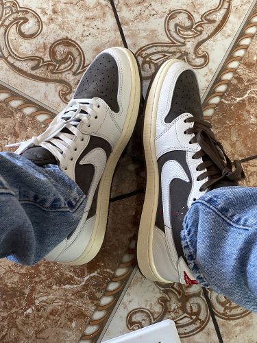 Air Jordan 1 Travis Scotts Air Jordan 1 Low Reverse Mocha photo review