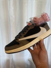 JORDAN AIR JORDAN 1 LOW Travis Scott photo review