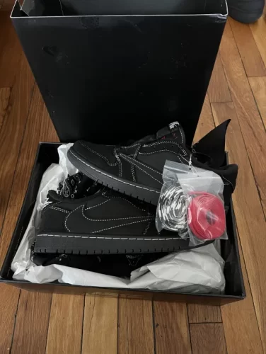 Travis Scott x Air Jordan 1 Low OG SP 'Black Phantom' photo review