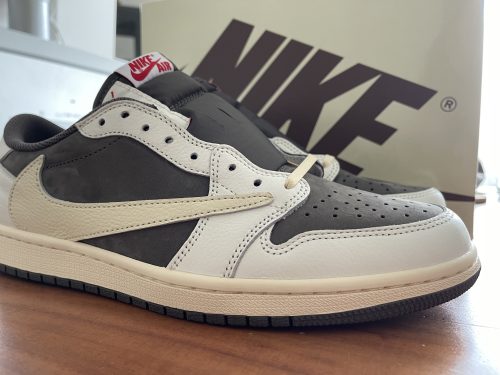 Air Jordan 1 Travis Scotts Air Jordan 1 Low Reverse Mocha photo review