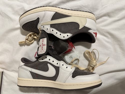 Air Jordan 1 Travis Scotts Air Jordan 1 Low Reverse Mocha photo review