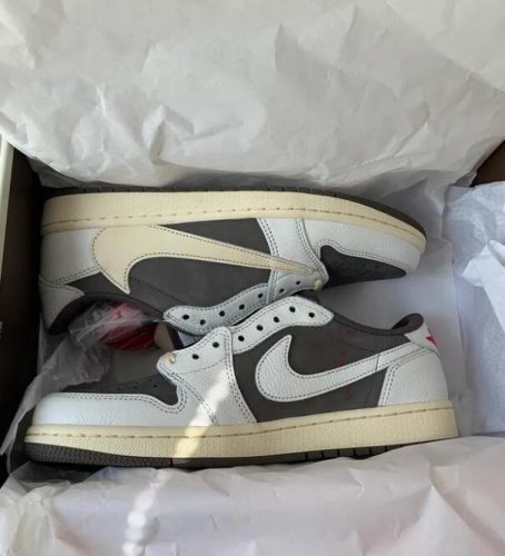 Air Jordan 1 Travis Scotts Air Jordan 1 Low Reverse Mocha photo review