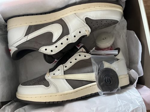 Air Jordan 1 Travis Scotts Air Jordan 1 Low Reverse Mocha photo review